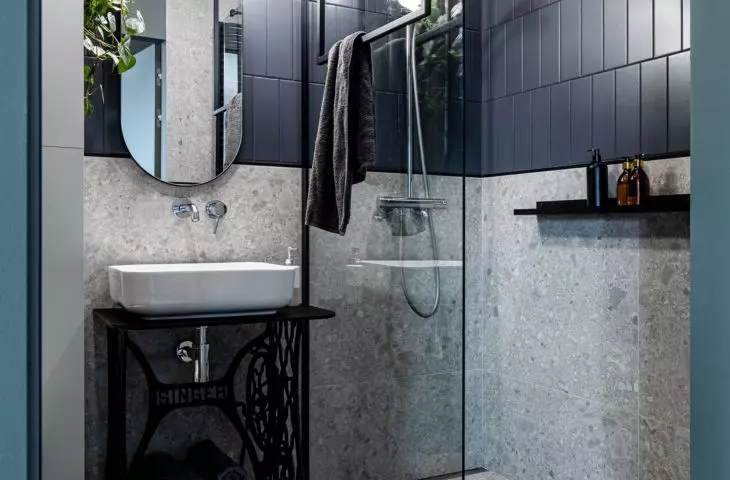 Bathroom with refurbished Singer machine