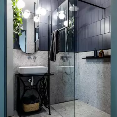 Bathroom with refurbished Singer machine