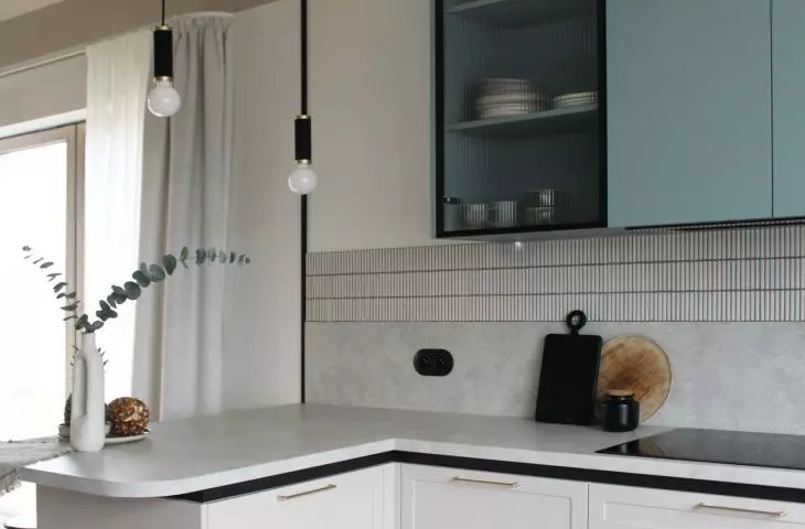 Kitchen with built-in furniture in a shade of darkened turquoise