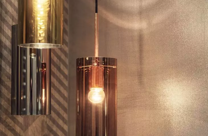 Decorative lighting in the form of gold and copper tubes adds to the coziness