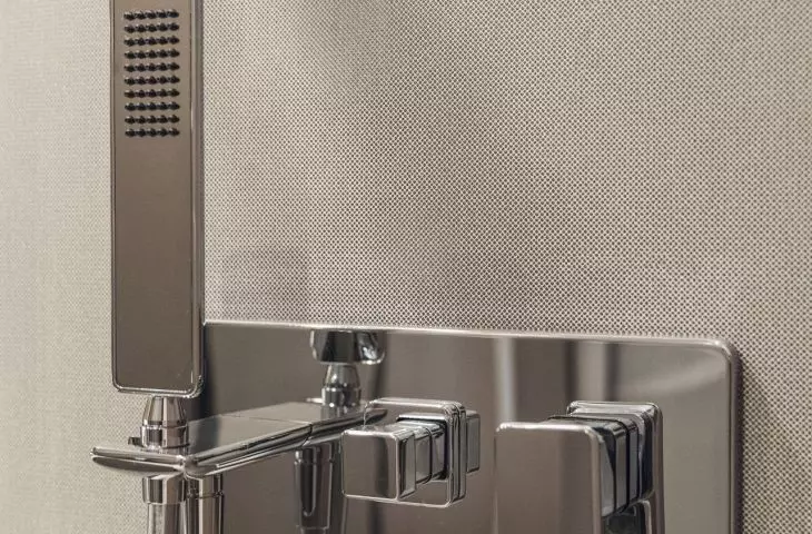 Minimalist shower design keeps harmony