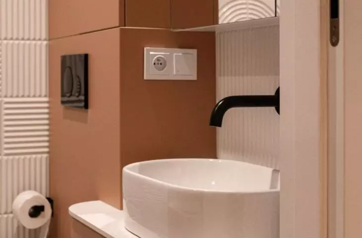 Tiles with grooves introduce interesting texture