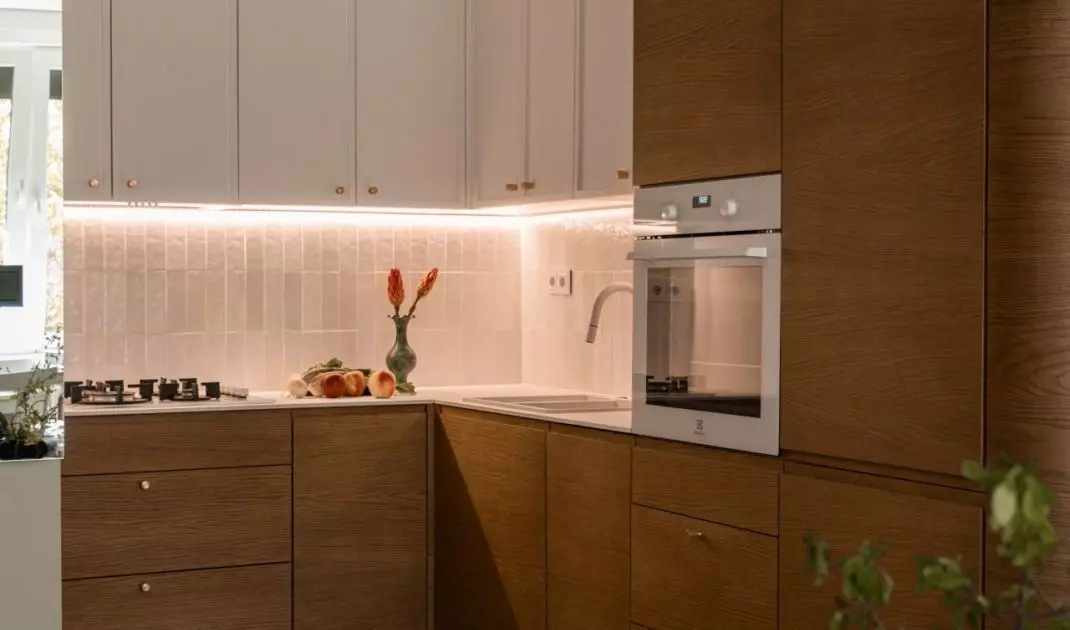 The cabinet was made of oak veneer