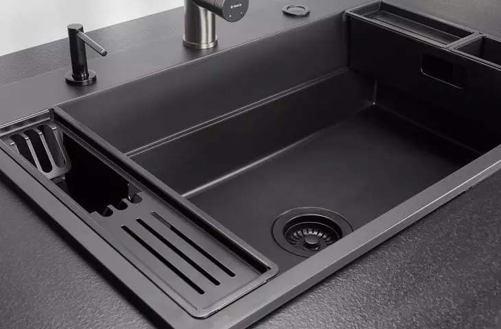 MAGNETIC – granitowy zlewozmywak magnetyczny z akcesoriami