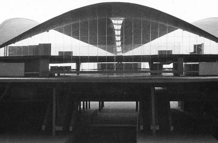 model dworca w Nowych Tychach — zwycięska praca konkursowa  wykonana przez Marka Budzyńskiego, Adama Kowalewskiego i Andrzeja Moszczyńskiego, 1960