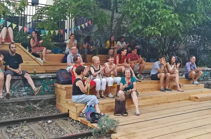 linia Petite Ceinture stanowi niezwykle bogaty pod względem bioróżnorodności naturalny obszar w sercu Paryża i częściowo jest dostępna dla publiczności