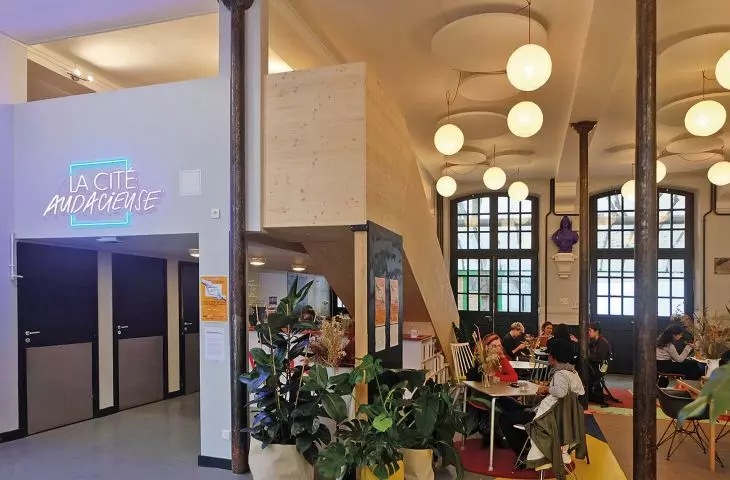Cité Audacieuse „trzecie miejsce” stworzone z myślą o kobietach,  gdzie mieści się między innymi siedziba stowarzyszenia MéMo