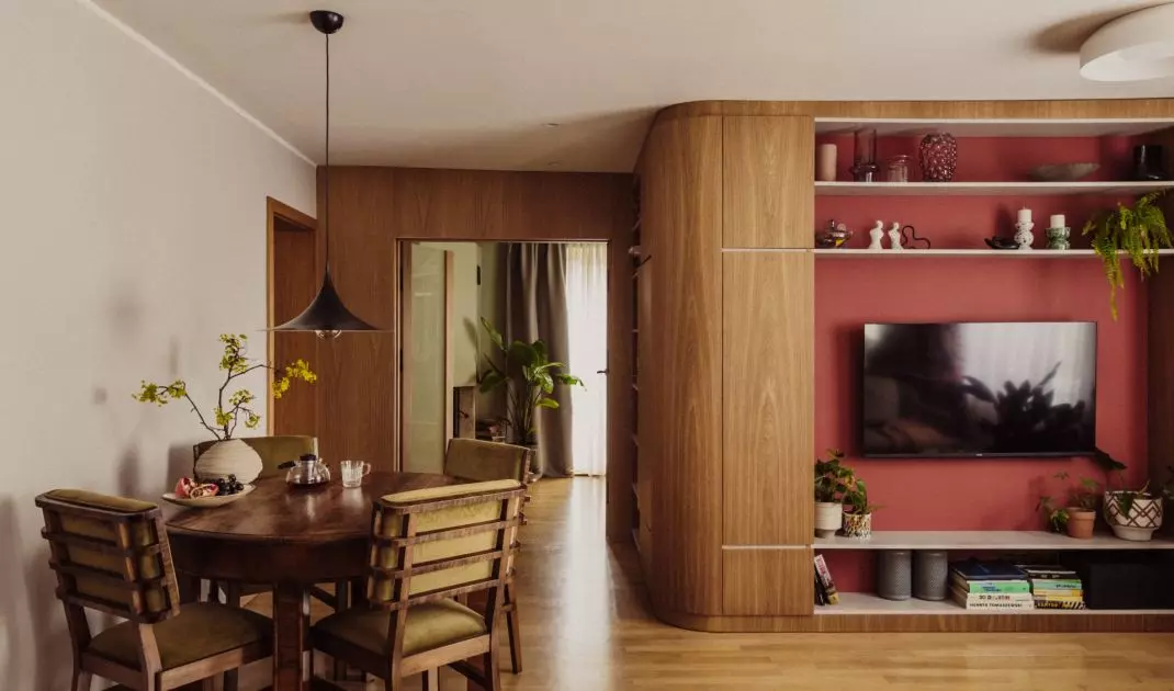 The arrangement is inspired by modernism
