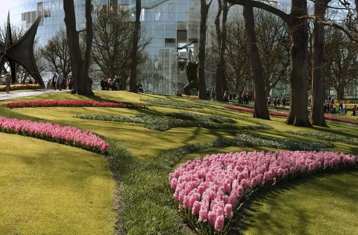 Upgrading a park after a former oil refinery plant in Hangzhou
