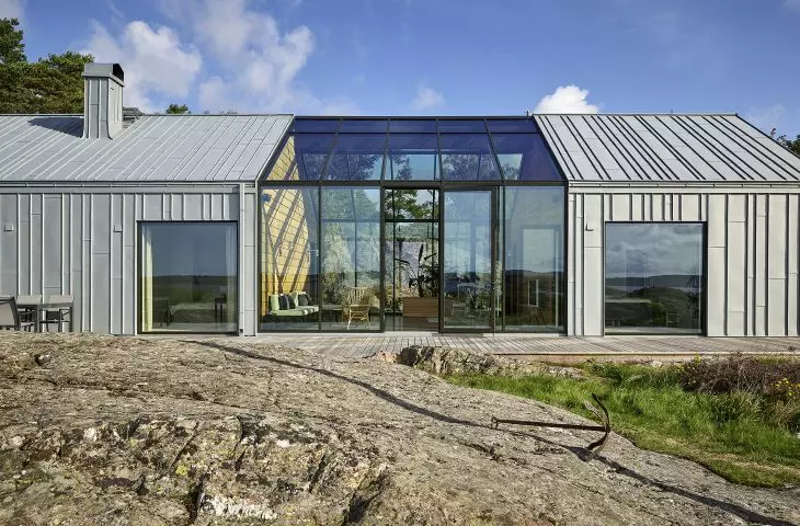 Irregular angle seam system on roof and facade