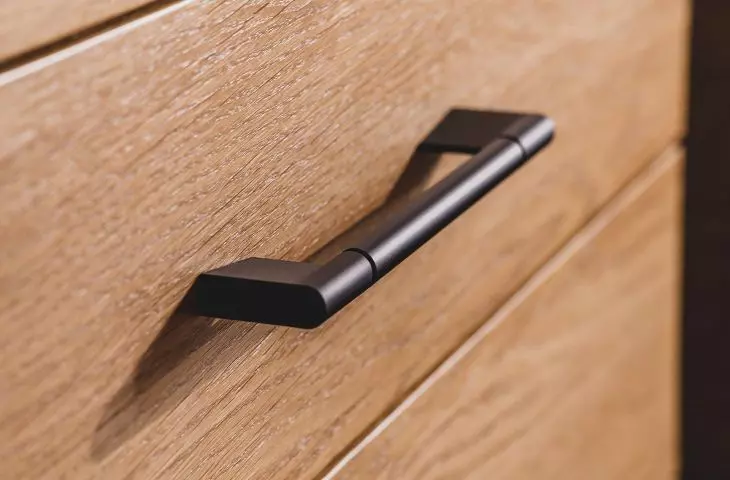 Tiara handle