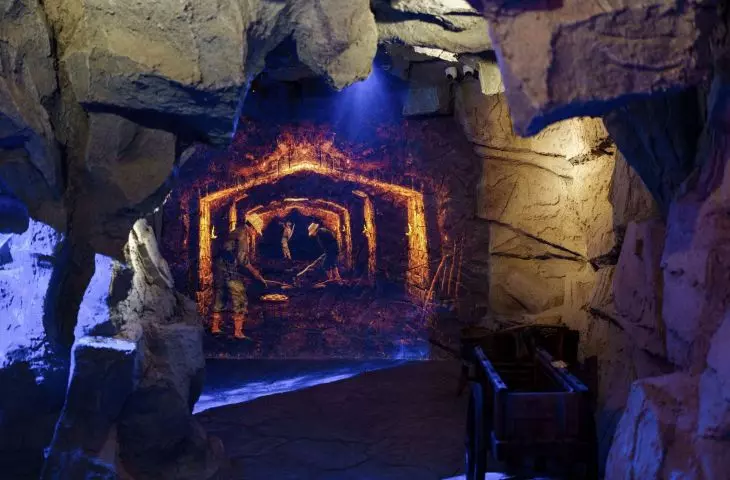 Zisha mineral springs museum in Huanglong valley (Dingshu, China) - mine view 