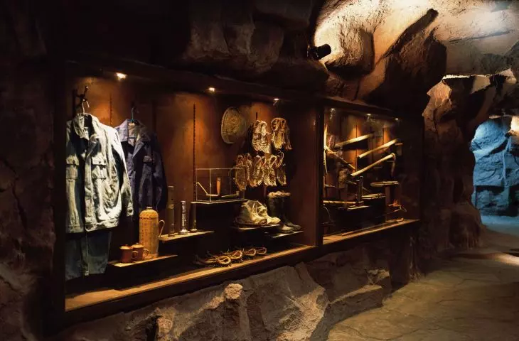 Zisha mineral springs museum in Huanglong valley (Dingshu, China)