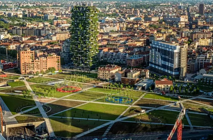 Bosco Verticale (z włoskiego 'Pionowy las' lub 'Wertykalny las') w Mediolanie  – widok na wieżowce z lotu ptaka