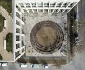 Wieżowiec INCUBA Next w Aarhus, Dania – przed budynkiem zaprojektowano plac, który zapewni przestrzeń do wypoczynku 