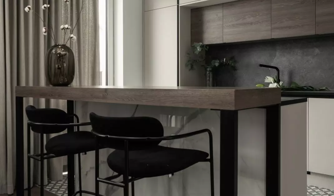 The kitchen island was equipped with black hockers