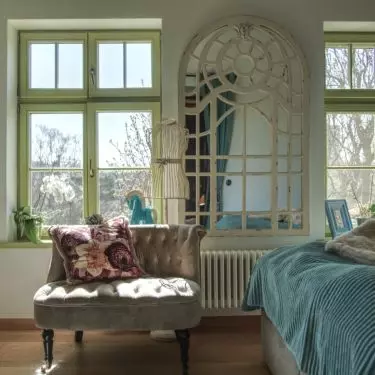 Shabby chic style accessories add a romantic touch to the space