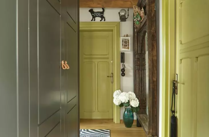 Windows and doors throughout the apartment have a luscious green hue