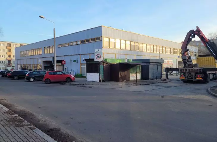 commercial pavilion next to the market 300 m from Galeria Dębiec