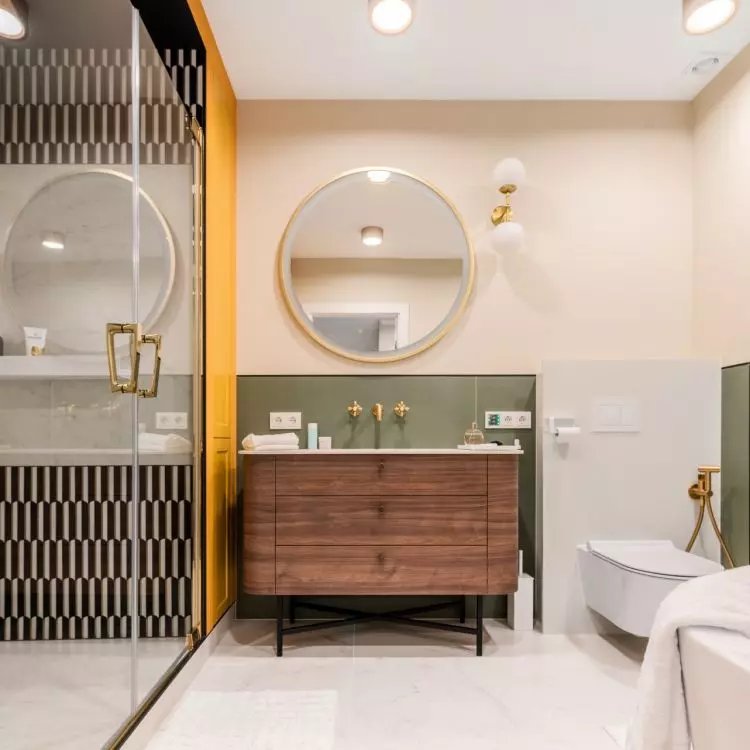 Black and white tiles in the shower area add a dynamic touch