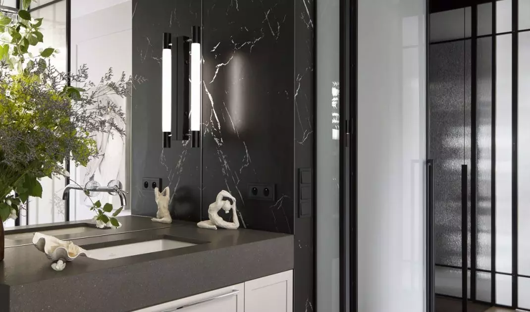 The bathroom was decorated like a bath salon