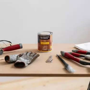 Varnishing is best carried out at a temperature of 15-25°C