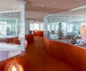 Co-workingowy kompleks „The Second Home Hollywood”, znany również jako „holLA” w Los Angeles