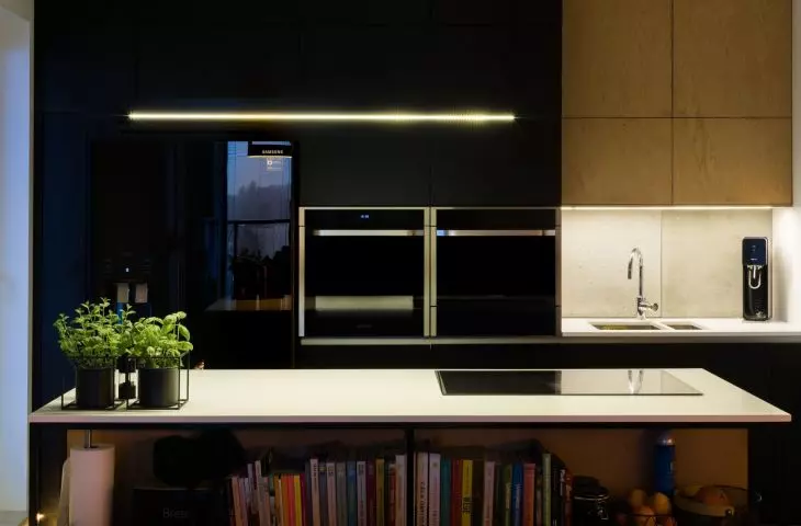 Black cabinet fronts were juxtaposed with natural wood 