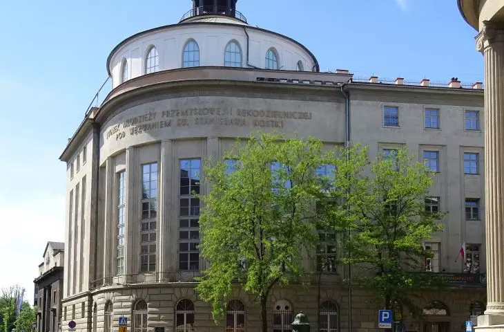The current headquarters of the Groteska Theatre at 2 Skarbowa Street