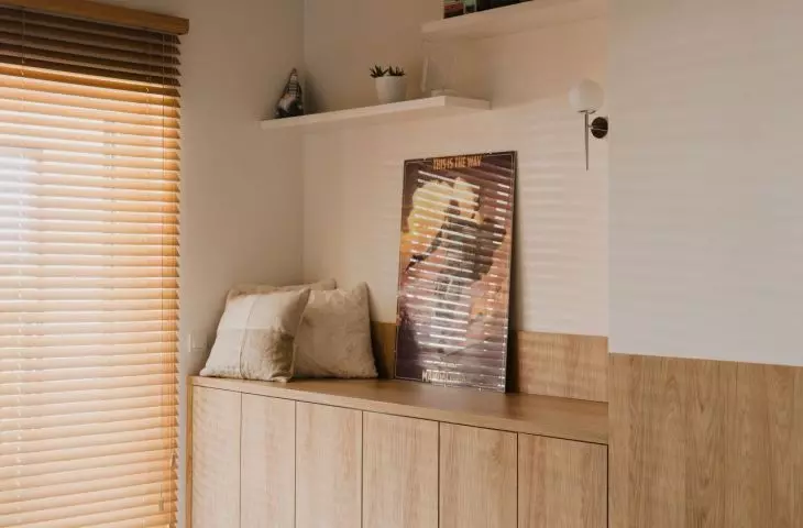 The whole is complemented by cozy textiles