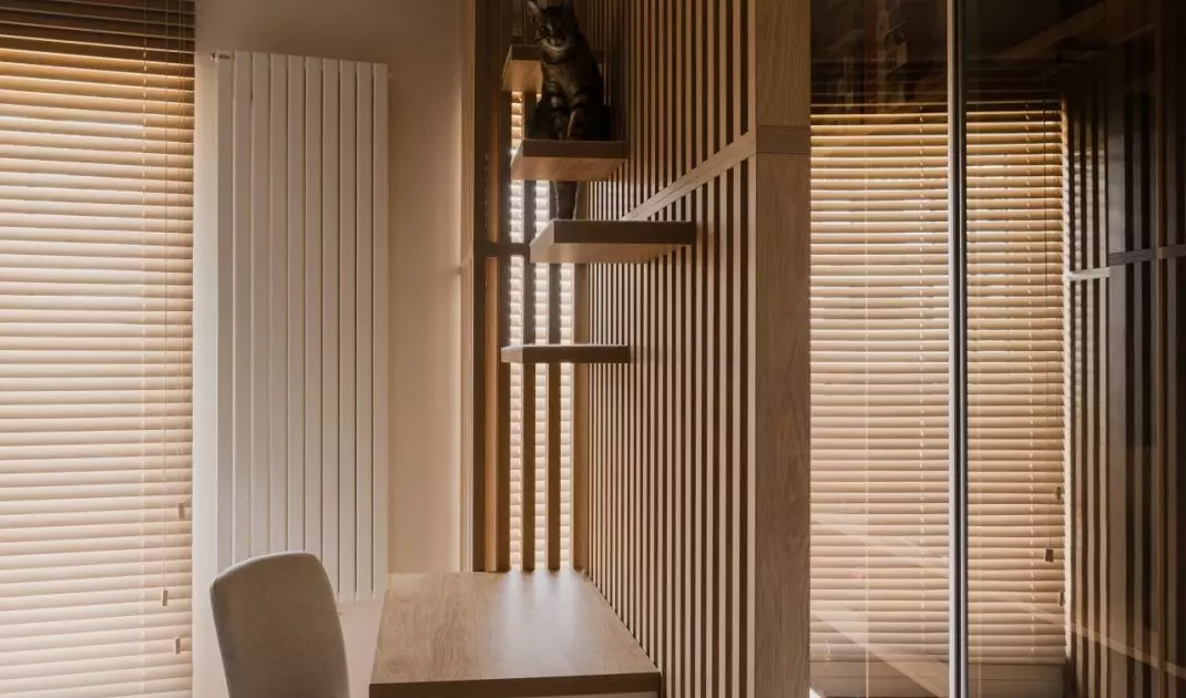 In the bedroom there is a corner for cats