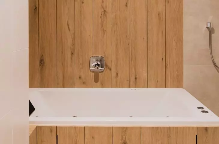 A whirlpool bathtub has been placed in the bathroom
