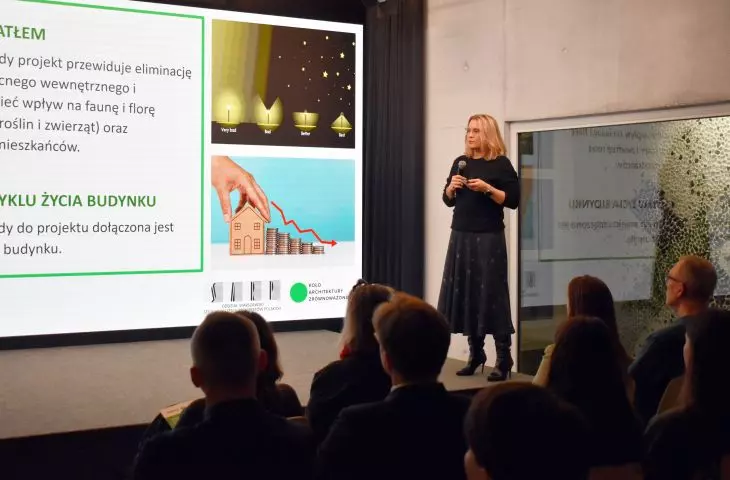 Discussion of the Warsaw Green Building Standard in the ZODIAK pavilion at Warsaw SARP photo by Artur Wosz.