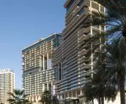 Hotel „The Lana” oraz kompleks mieszkaniowy „The Lana Residences” w Dubaju — obiekt usytuowano niedaleko centrum miasta, wzdłuż przystani Marasi