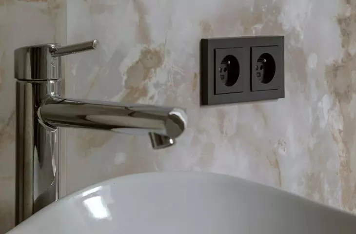 Contrasting switches add variety to the decor