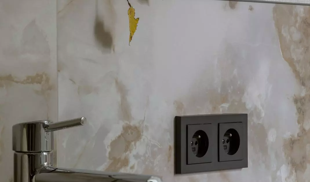 Contrasting switches add variety to the decor