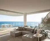Budynek mieszkaniowy Norfolk w Gold Coast w stanie Queensland w Australii — panoramiczne widoki na ocean stają się integralnym elementem przestrzeni mieszkalnych