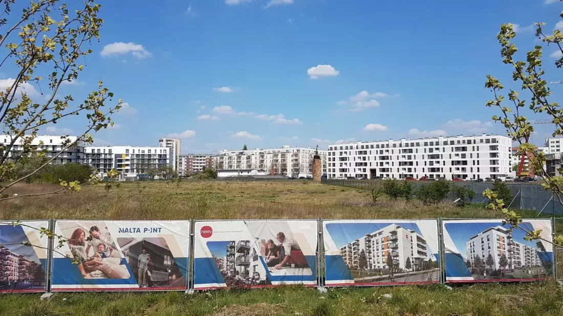 Łacina, budowa kolejnych inwestycji przy ul. Katowickiej i Niemena realizowanych przez różnych deweloperów, 2020