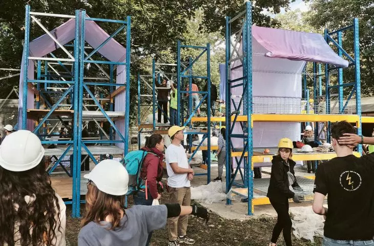 Bellastock projects follow a different logic than the one in which it is enough to find a new material equipped with a technical sheet and a prescribed installation system