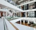Nowa siedziba i centrum logistyczne Mascot International w duńskim Pårup — wnętrze zostało zaprojektowane wokół centralnego atrium
