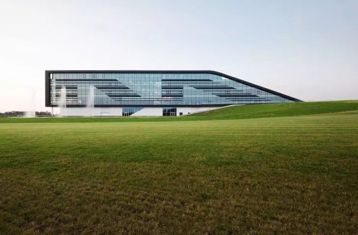 Mascot International's new headquarters and logistics center in Pårup, Denmark - dynamic form of building facade 