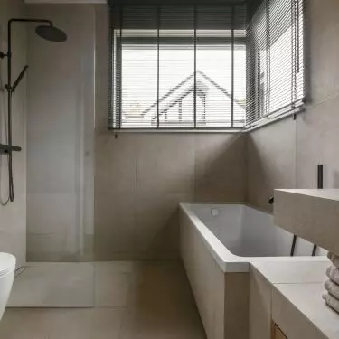 The interior is kept in neutral colors