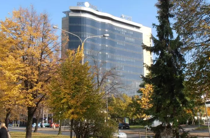 Charakterystyczna, falująca fasada wieży Arkad Wrocławskich