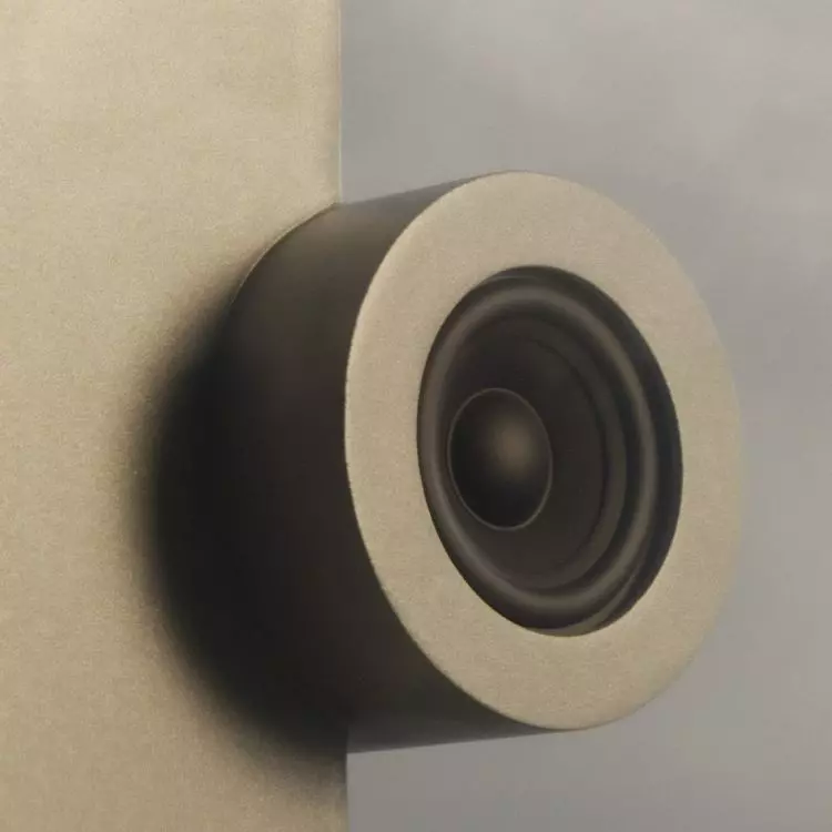 The speaker is equipped with a bass reflex system