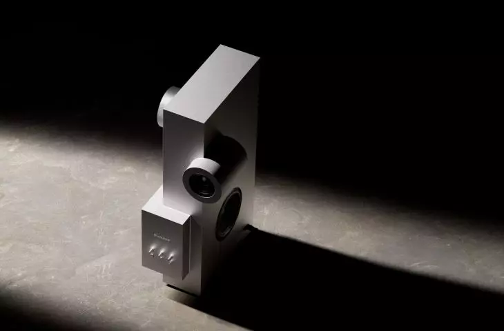 The two tweeters are positioned at 90° to each other