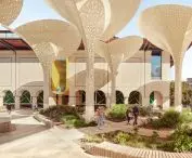 Rewitalizacji przestrzeni zewnętrznej przy Blanton Museum of Art na Uniwersytecie Teksańskim w Austin