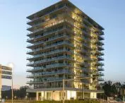 De Voortuinen residential skyscraper in Amsterdam - two distinctive features distinguish this building: four exterior staircases running along the long elevations at full height, and 120 trees arranged on balconies