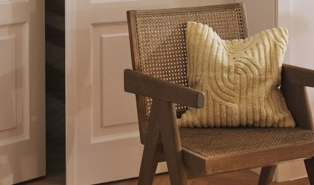 You can introduce a buttery shade into the interior, for example, with textiles