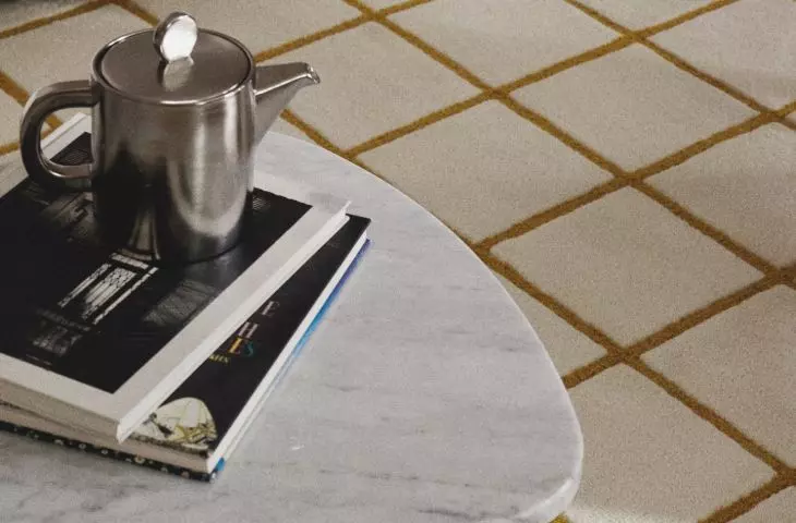 A geometric patterned rug in a buttery shade will work well in a modern setting