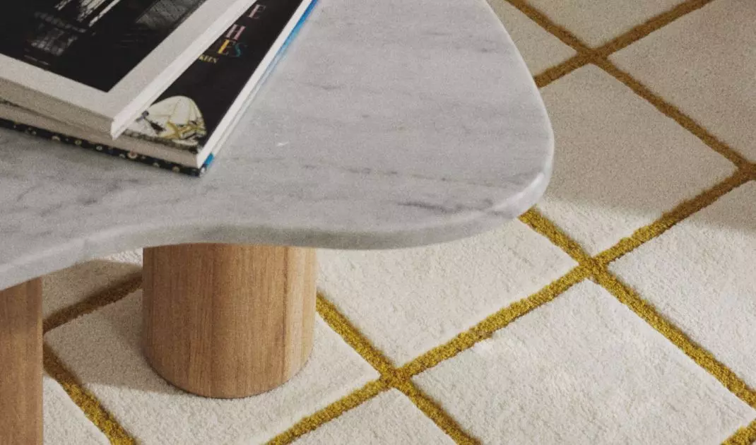 A geometric patterned rug in a buttery shade will work well in a modern setting